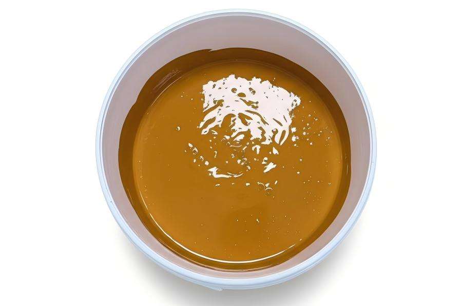 Yellow core paint for artificial Christmas tree production